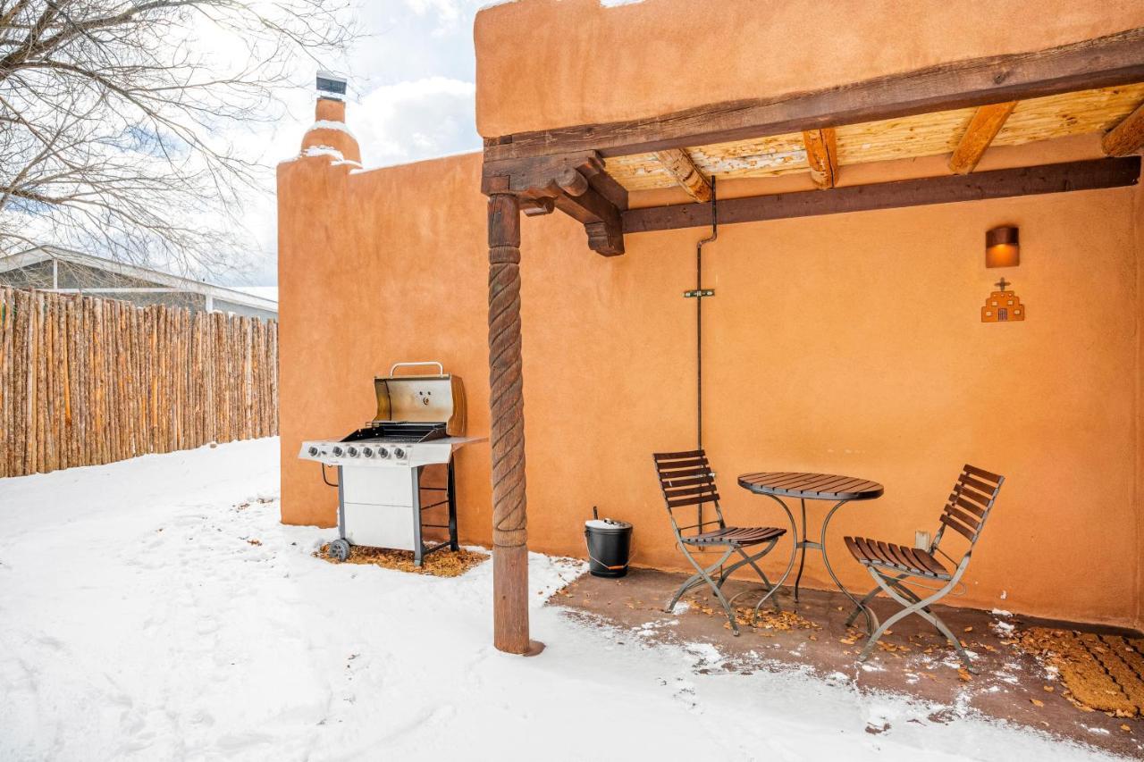 Pueblo Revival Villa Taos Exterior photo