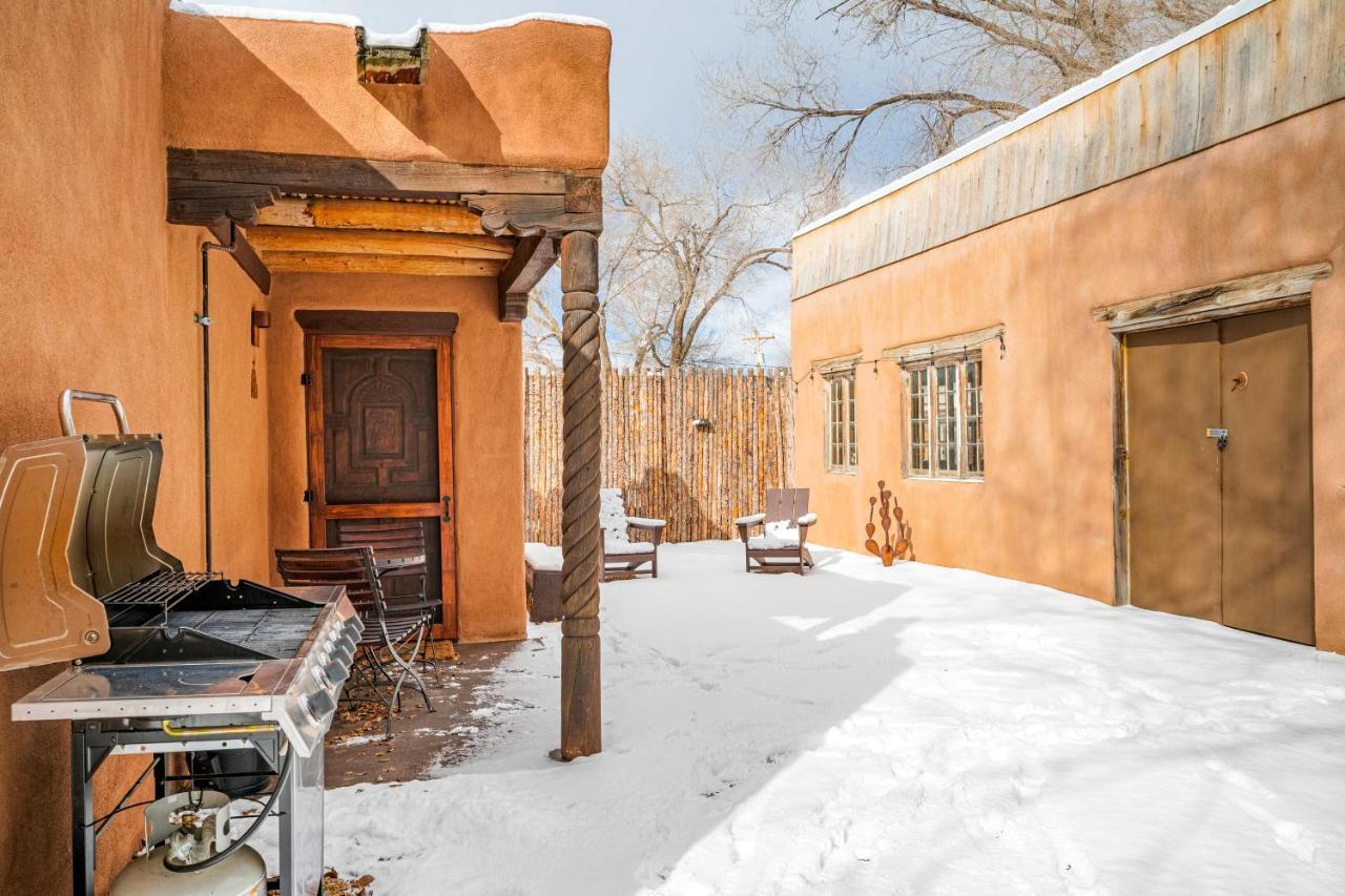 Pueblo Revival Villa Taos Exterior photo