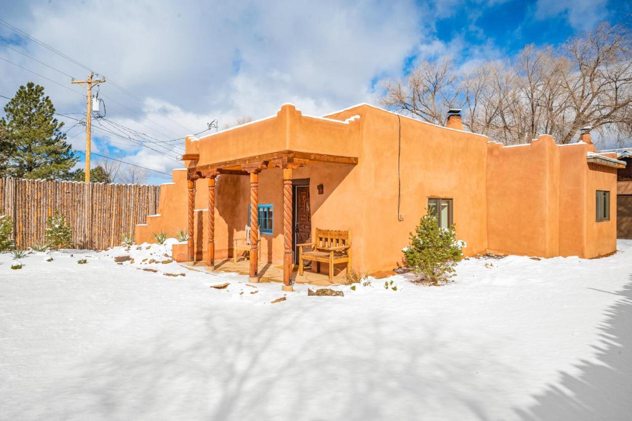 Pueblo Revival Villa Taos Exterior photo